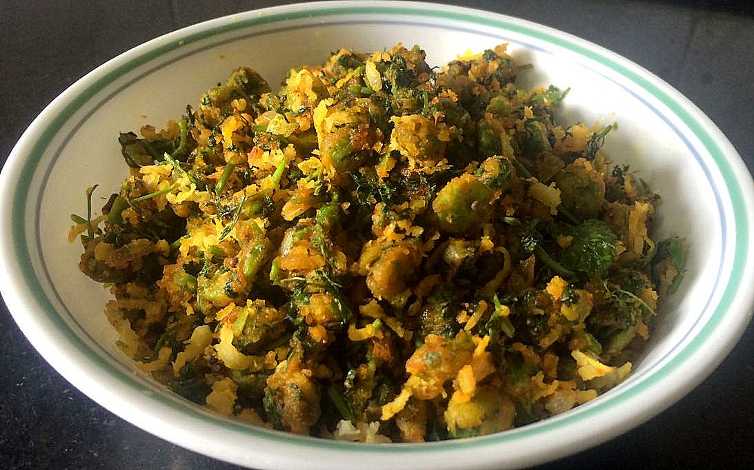 Cilantro and green peas dry curry