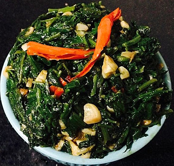 Butter Garlic Spinach Curry/ Lasoon Palak