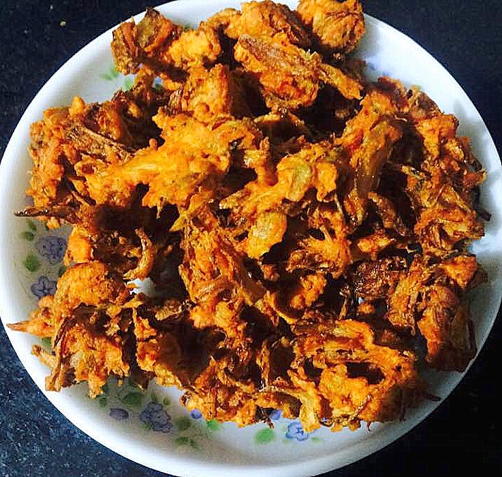 Onion Fritters/Onion Pakora/Kanda Bhajia