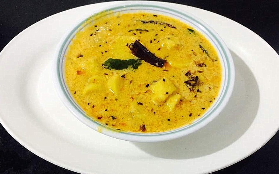 Colacoasia Root Curry / Arbi Curry / Chembu Curry