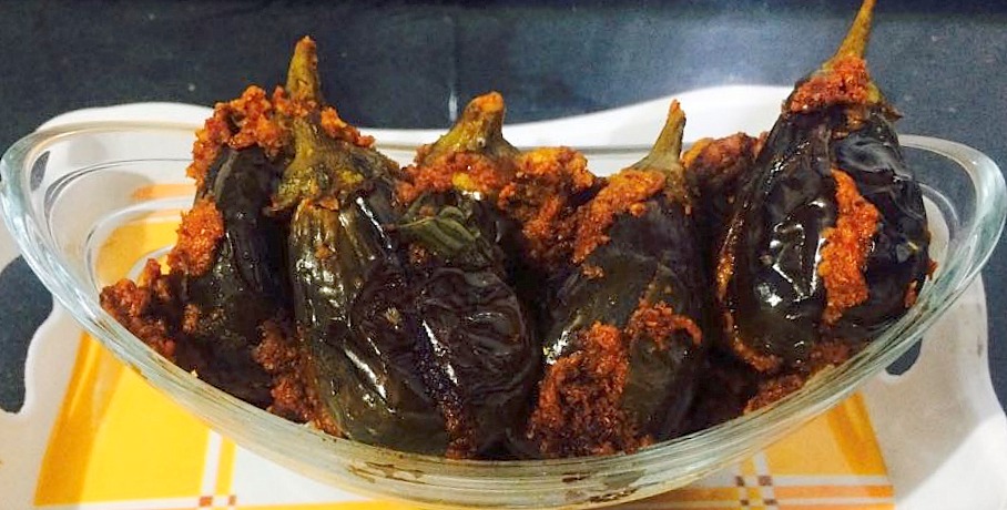 Stuffed Dry Small Eggplant/Baingan Bharke/Ennai Kathirikai