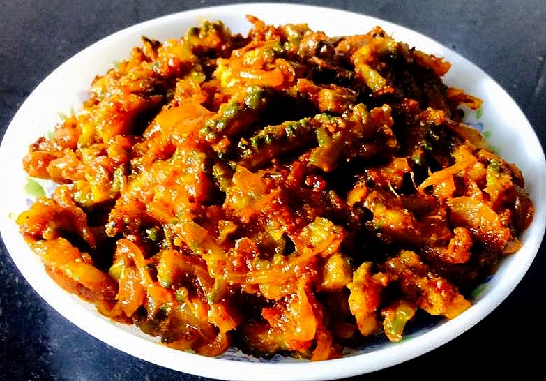 Karela Masala / Bitter Gourd Curry / Pavakkai Curry