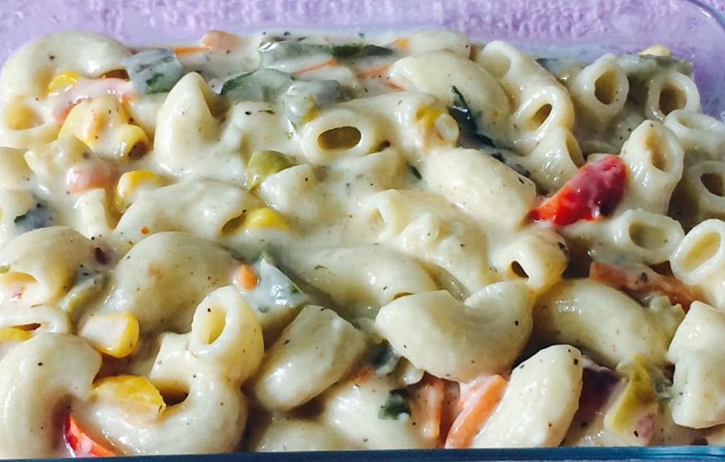 Pasta in Creamy White Sauce