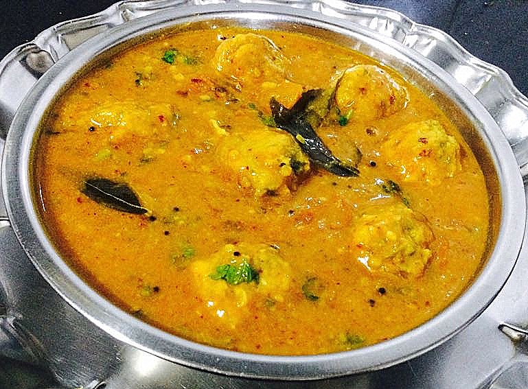 Steamed Lentil Balls in Gravy/Paruppu Urundai Kolambu