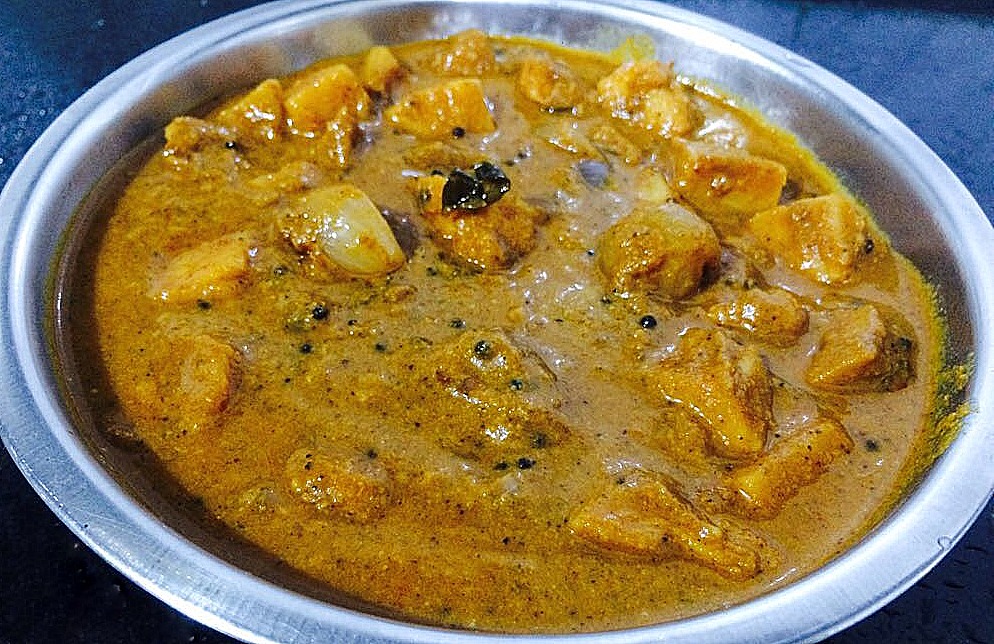 Elephant Yam in burnt gravy/Senai Ulli Theeyal