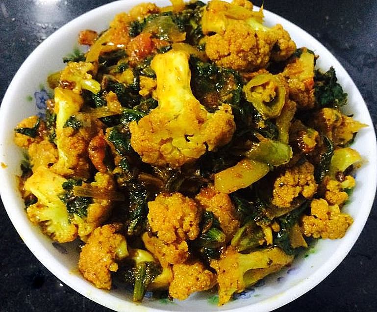 Spinach and Cauliflower Curry /Palak and Gobi Subzi