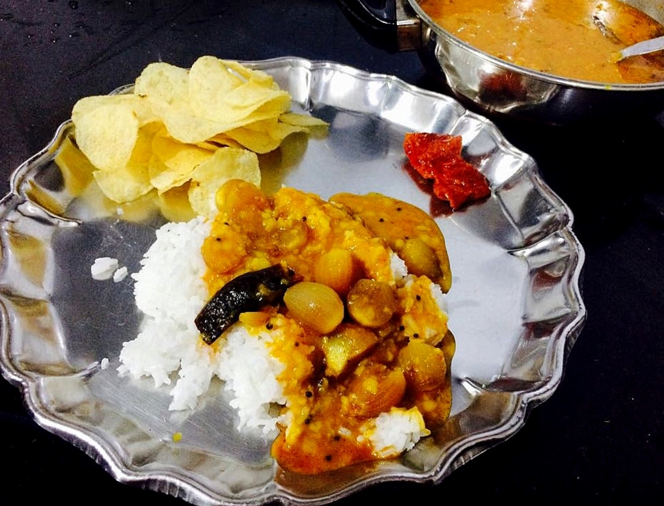 Shallot Sambar/Chinna Vengaya Sambar/Small Onion Sambar