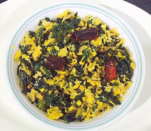 Banana Flower and Murungai Leaves Dry Curry/Vazhai Poo Murungai Keerai Poriyal
