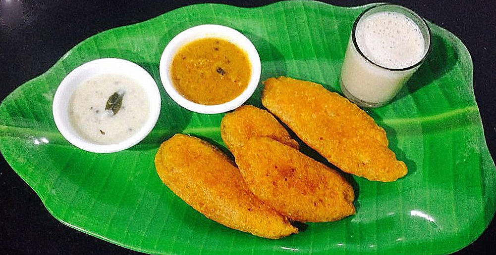 Savory Plantain Fritters/Vazhakkai Bhajji