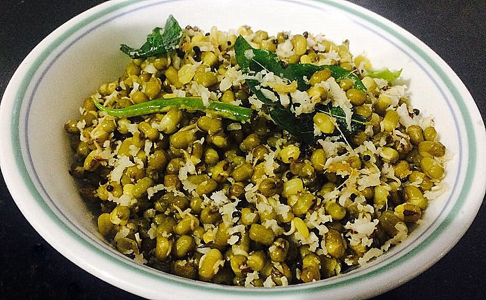 Green Gram Sundal / Pachai Payaru Sundal / Whole Moong Sundal