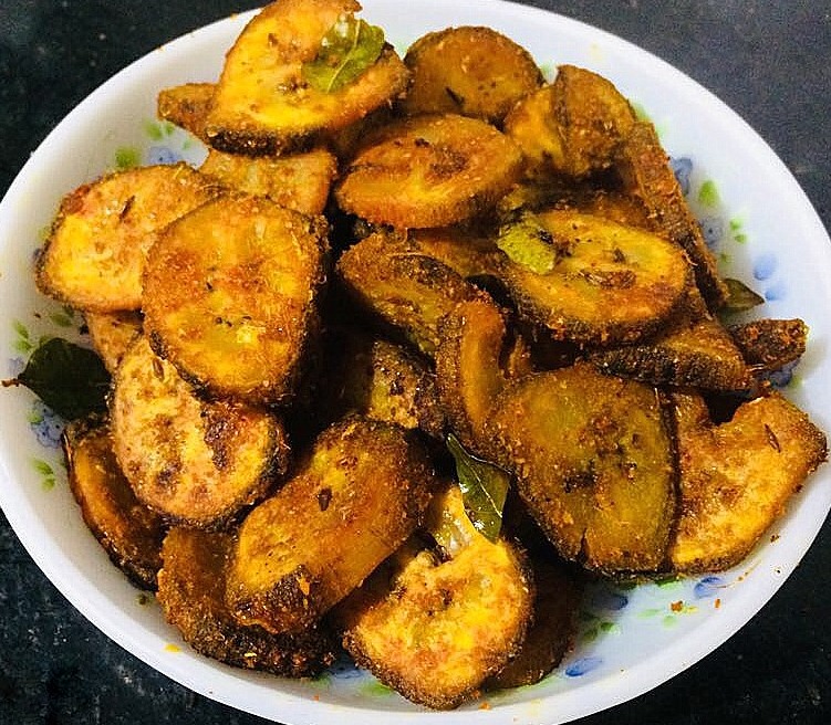 Spicy Raw Banana Fry/Vazhakkai Varuval