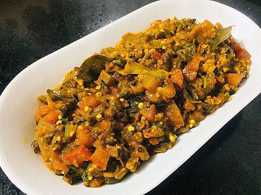 Okra Tomato Curry/Vendaikkai Pachadi (Nellai Style)