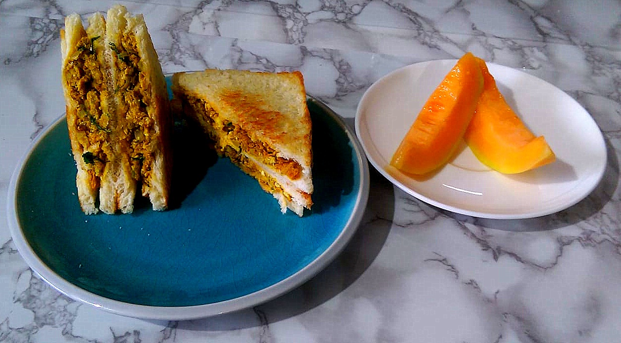 Simple Scrambled Egg Sandwich