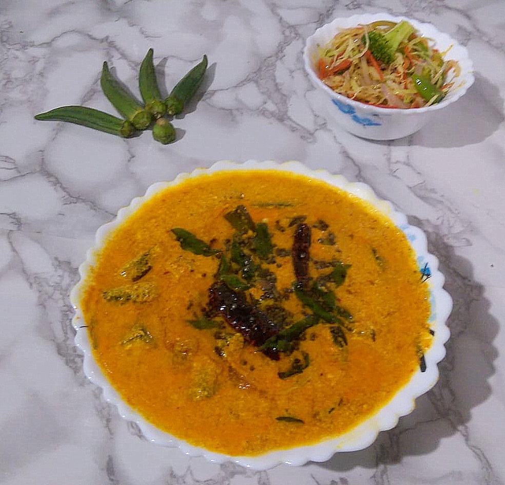 Bhindi Dahi Curry/Okra Yogurt Gravy/Vendaikkai More Kozhambu