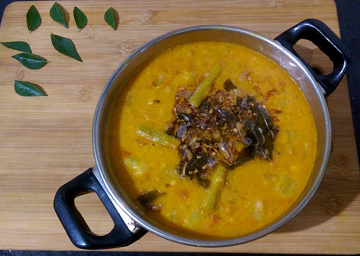 Bottle Gourd Lentil Curry/Sorakkai Poricha Kozhambu