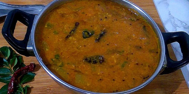 Kerala style Varutharacha Vendakkai (Okra) Sambar