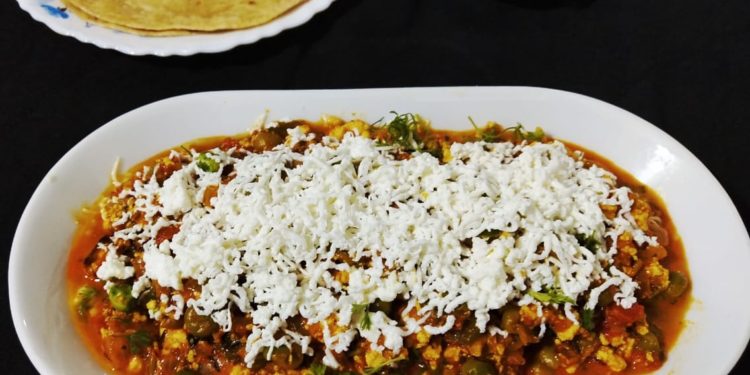 Crumbled Indian Cheese Curry/ Paneer Bhurji (Dhaba Style)