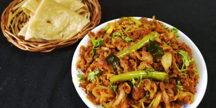 Dry Onion Curry with Gram Flour/Besan Pyaaz Ki Subzi