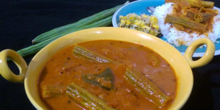 Drum Stick in Tomato Gravy/ Moringa in Tomato Gravy/ Thakkali Murungaikai Kuzhambu