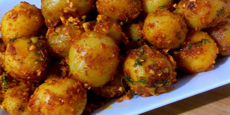 Easy Peasy Garlic Flavored Baby Potato Roast