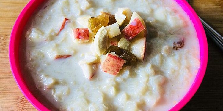 Sweet milk with Fruit and Flattened Rice or Rice Flakes/ Sweet milk Poha