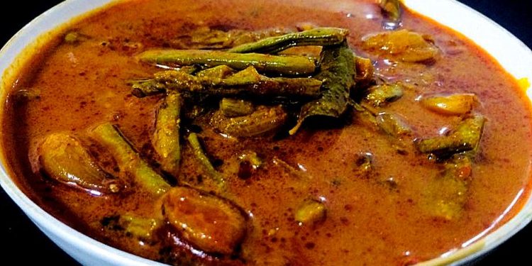 Cluster Bean Spicy Gravy/Kothavarangai Puli Kozhambu